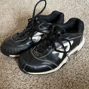 Ringor Womens 5.5 black turf shoe with pitching toe